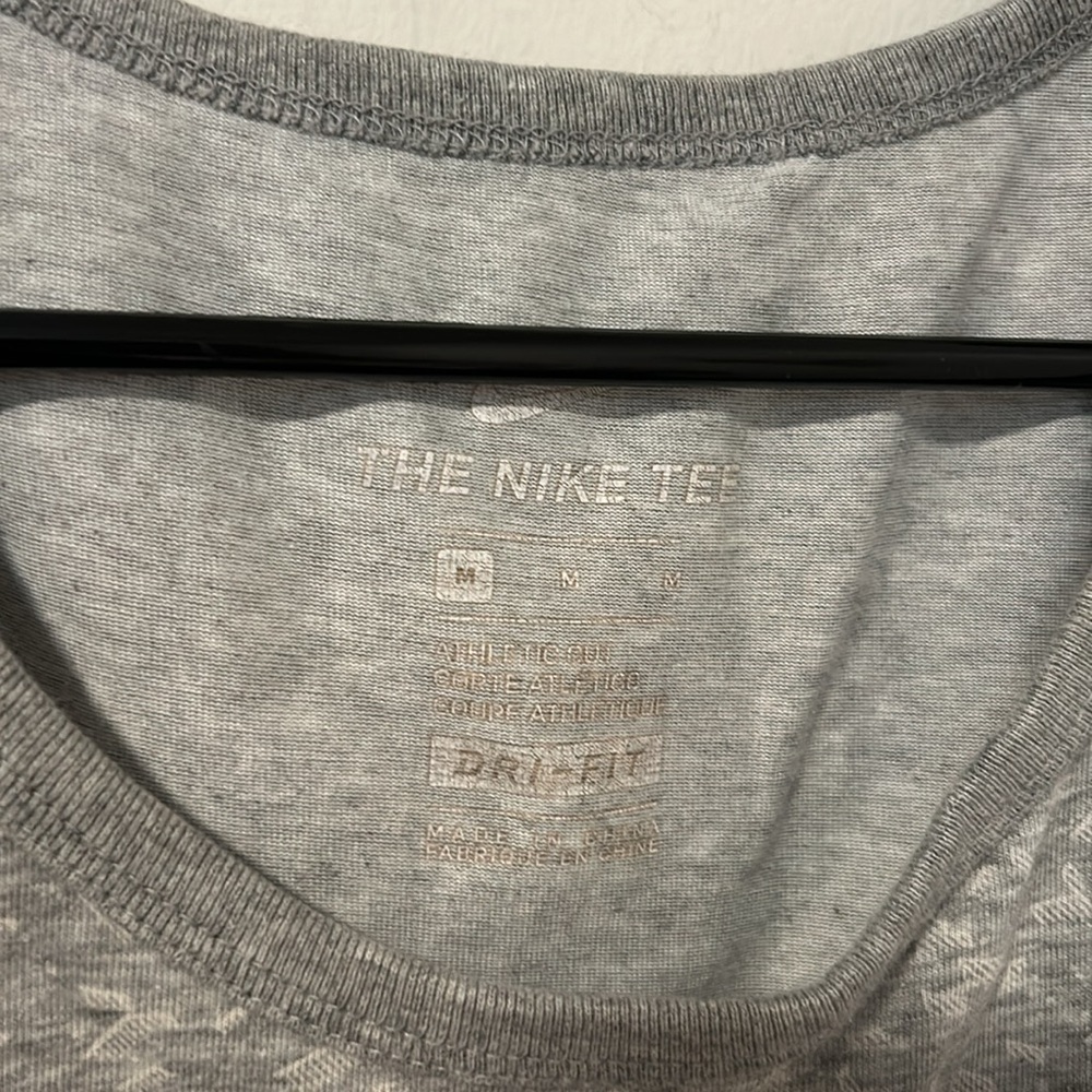 Men’s Nike Drifit Basketball Gray Tee Size Medium - Picture 3 of 4